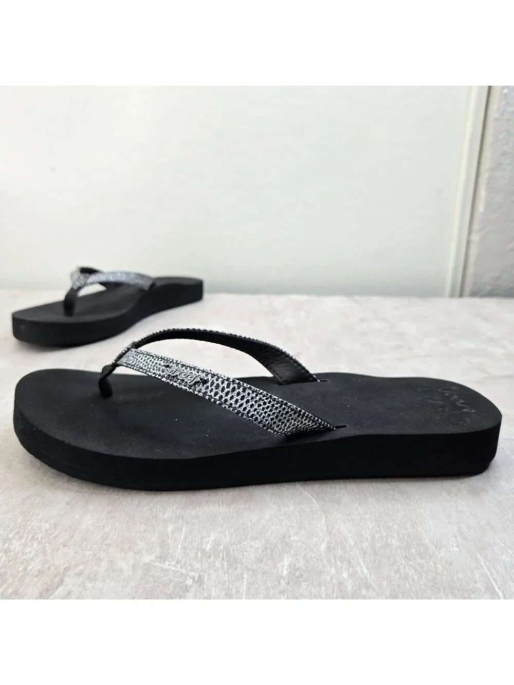 Reef Thong Sandals Size 10 Black Croc Comfort Open Toe Flip Flops Summer Beach